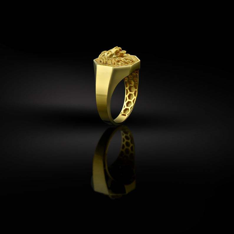Charming Gold Ring for Any Occasion