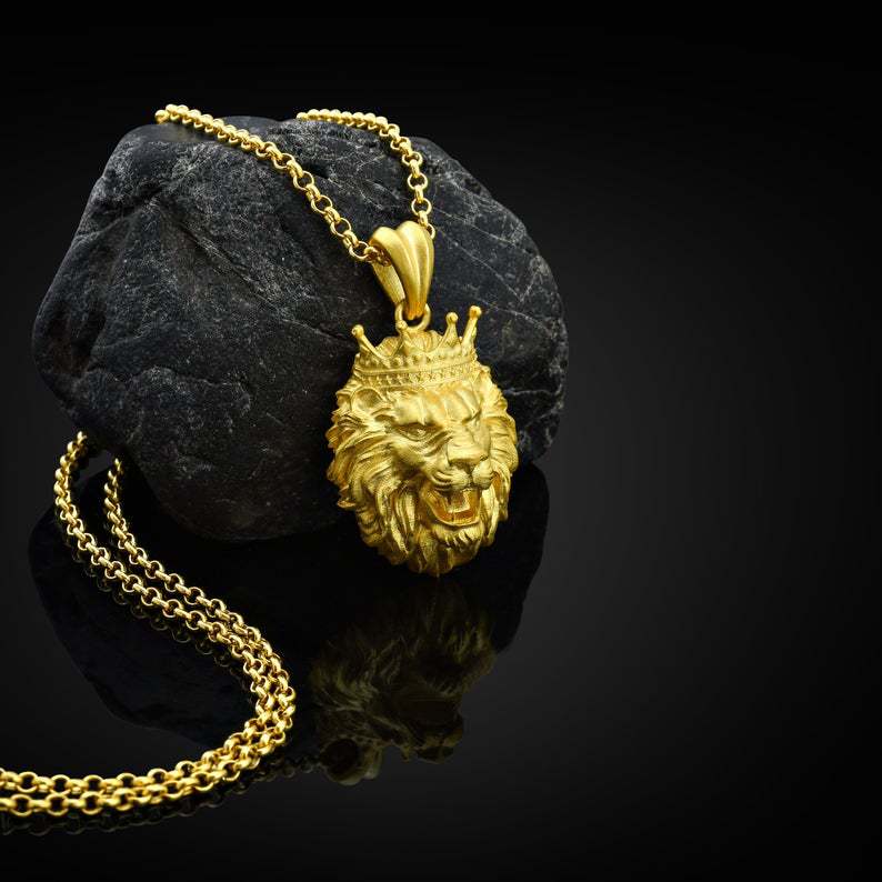 Beautiful Gold Necklace with Unique Style
