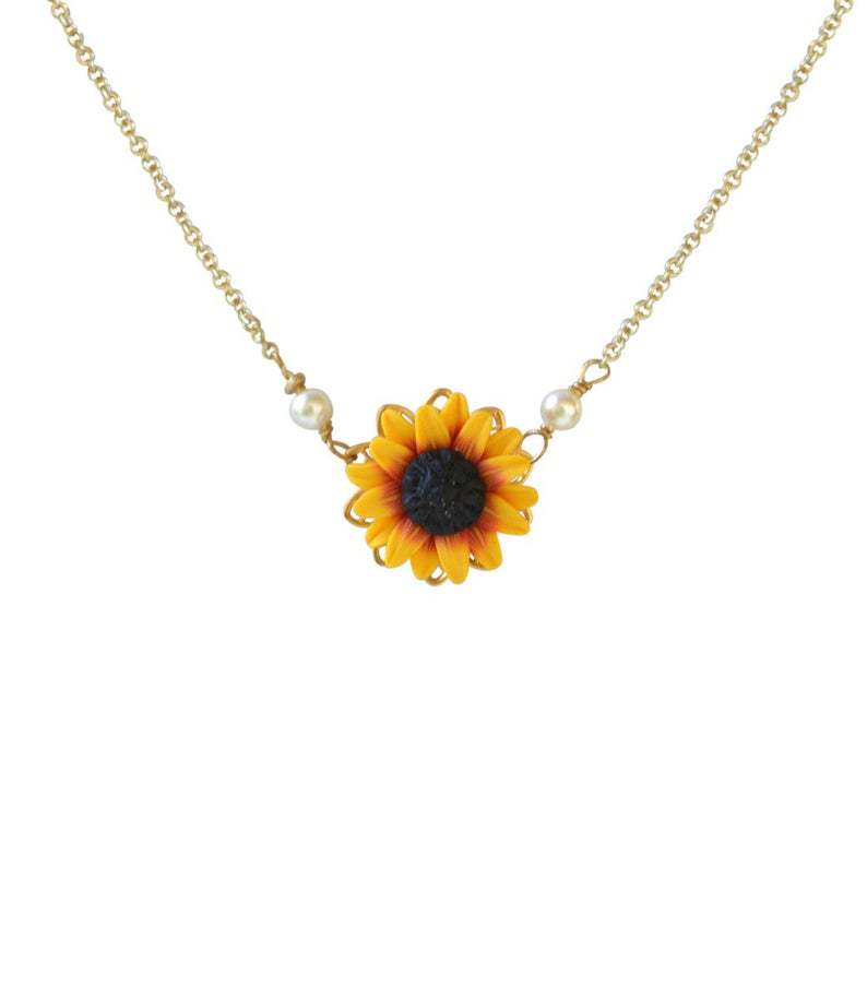 Beautiful Pearl Necklace with Unique Style