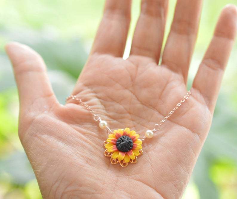 Beautiful Pearl Necklace with Unique Style