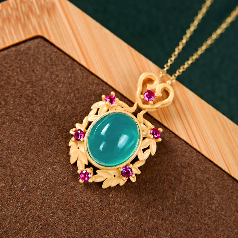 Charming Silver Pendant for Any Occasion