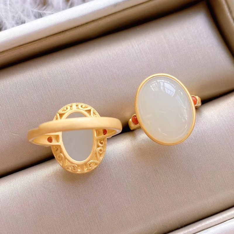 Classic Silver Ring with Timeless Appeal
