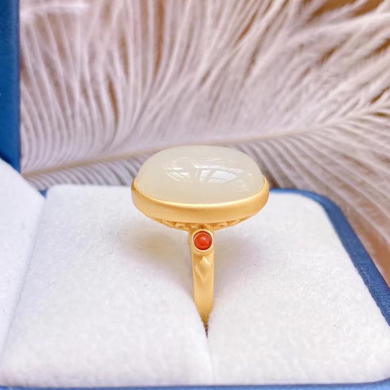 Classic Silver Ring with Timeless Appeal