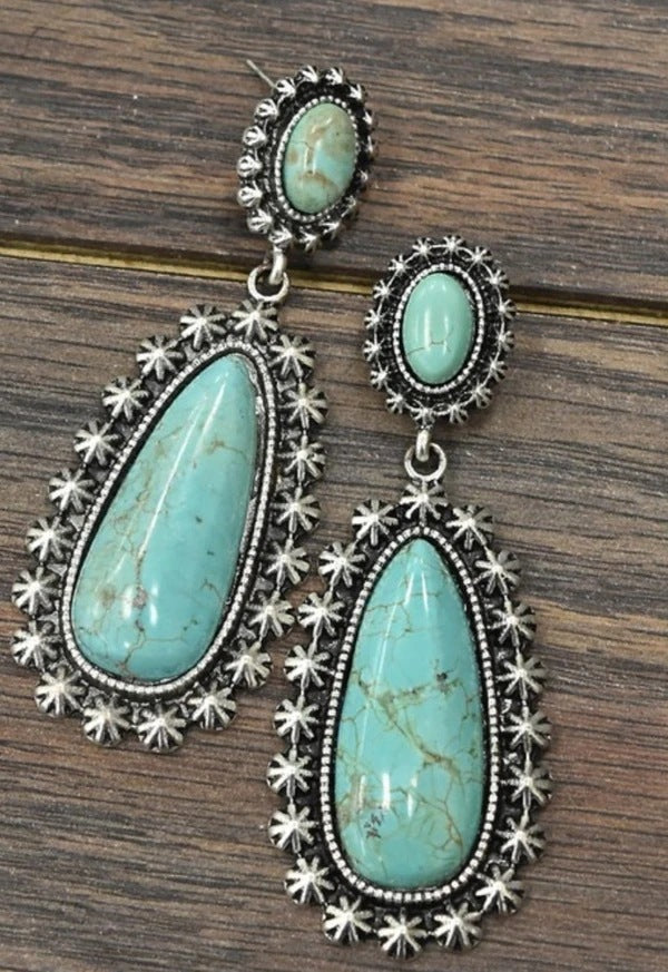 Charming Silver Earring for Any Occasion