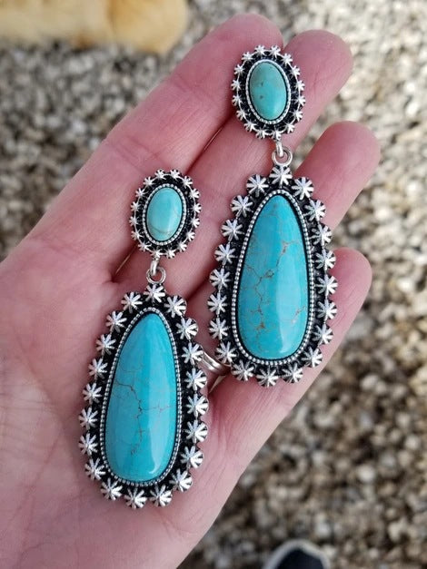 Charming Silver Earring for Any Occasion