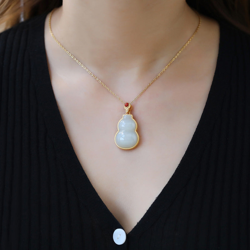 Romantic Silver Necklace for Special Moments