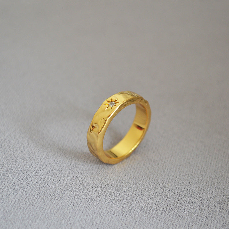 Classic Gold Ring with Timeless Appeal
