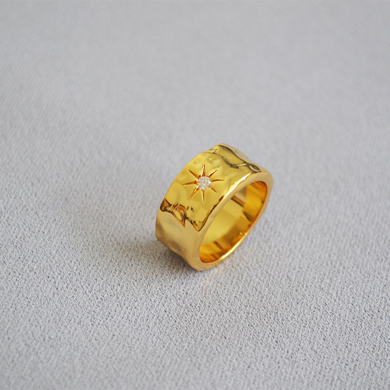 Classic Gold Ring with Timeless Appeal