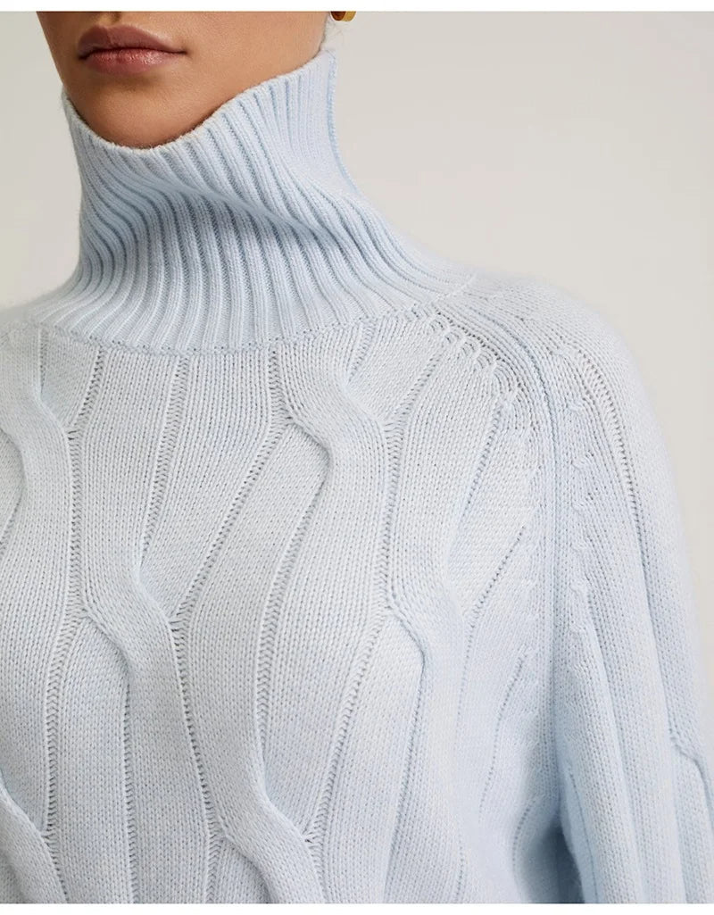 JO | Elegant cable-knit turtleneck sweater