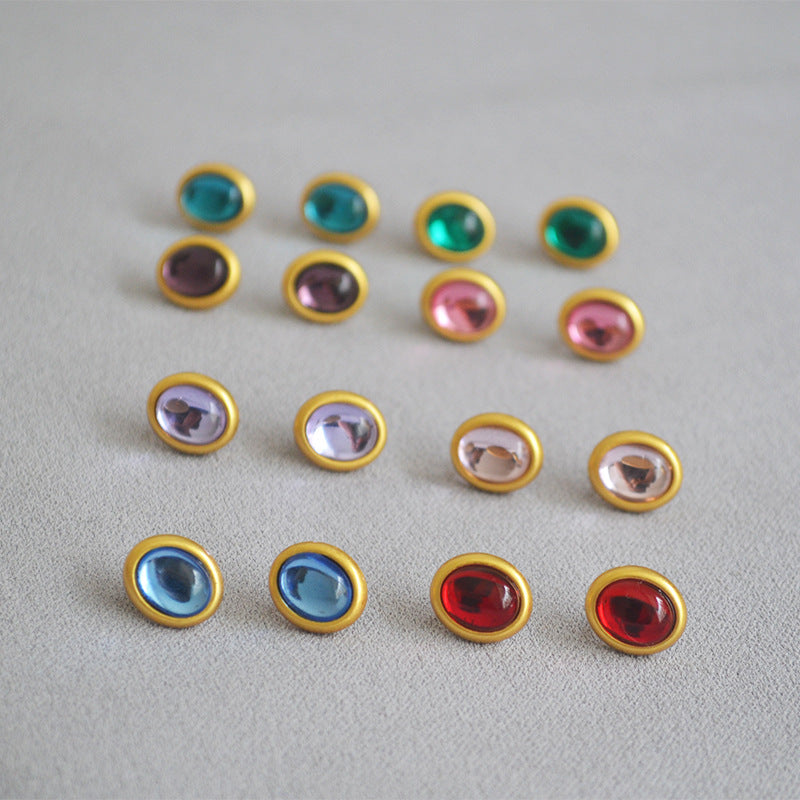Classic Gold Earring with Timeless Appeal