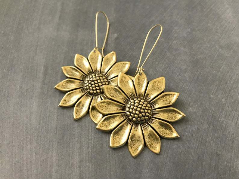 Romantic Gold Earring for Special Moments