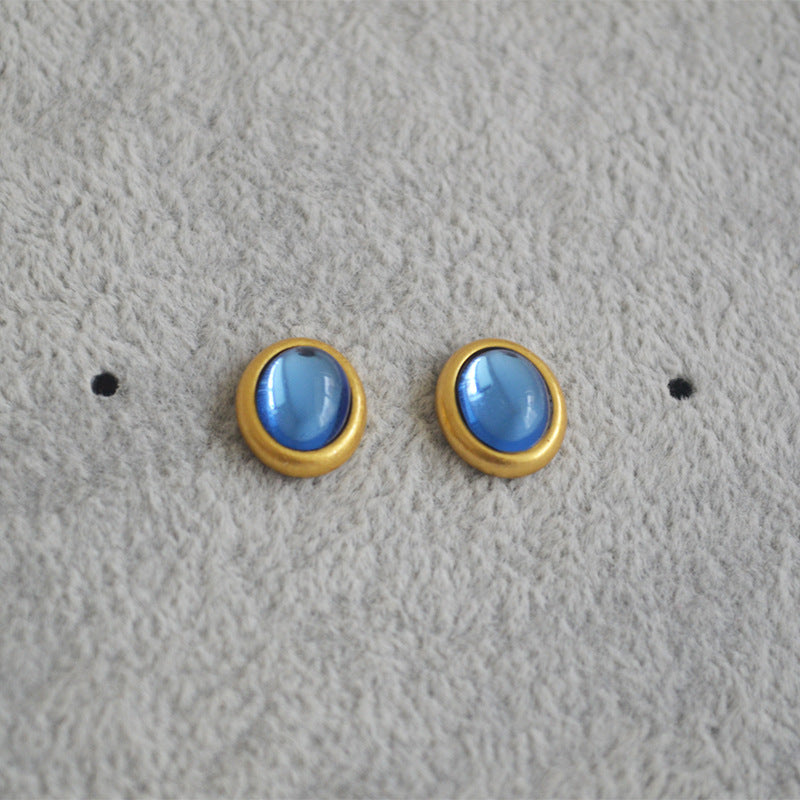 Classic Gold Earring with Timeless Appeal