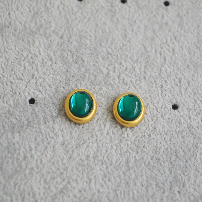 Classic Gold Earring with Timeless Appeal