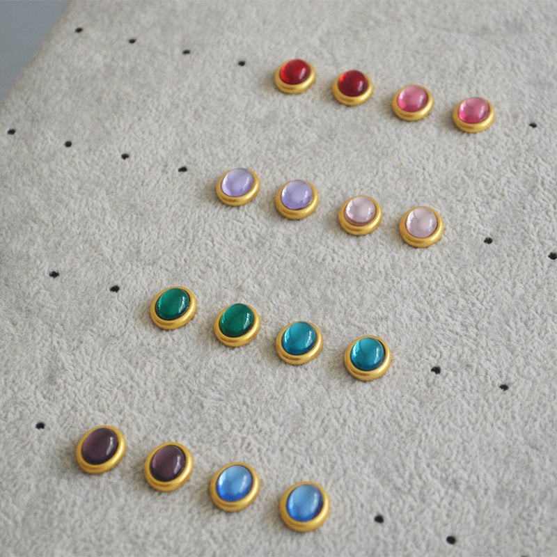 Classic Gold Earring with Timeless Appeal
