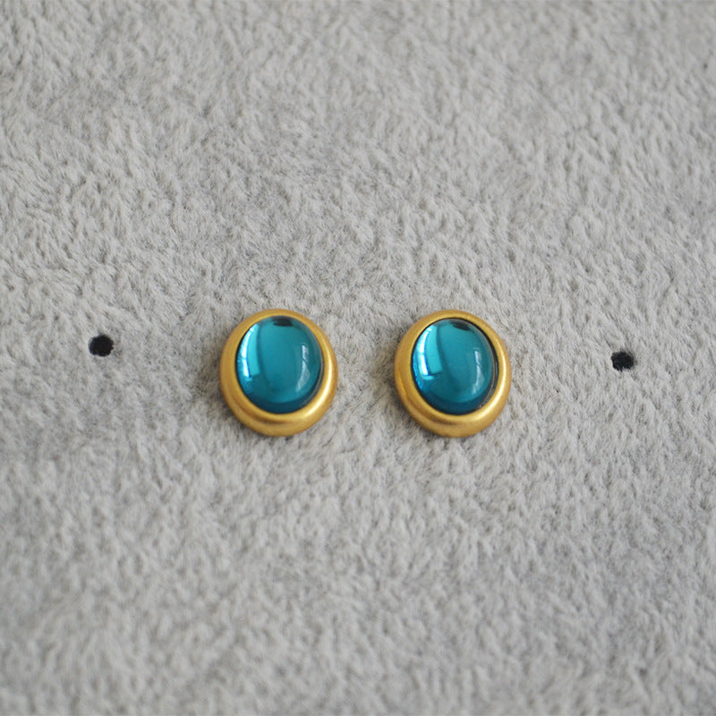 Classic Gold Earring with Timeless Appeal
