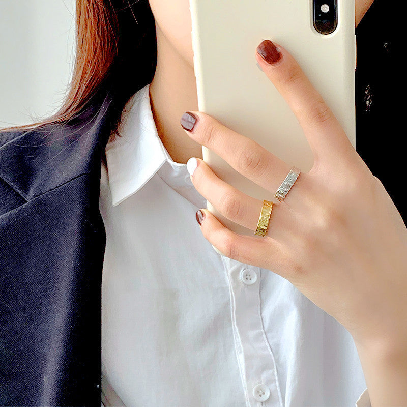 Classic Gold Ring with Timeless Appeal