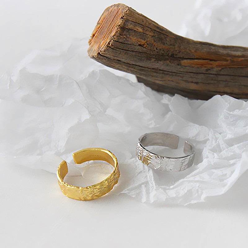 Classic Gold Ring with Timeless Appeal