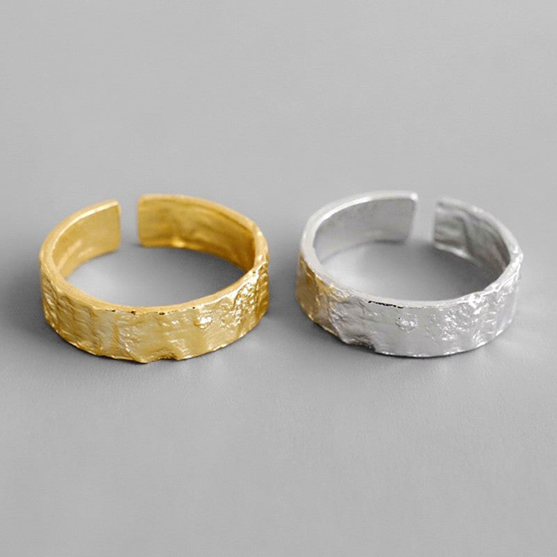 Classic Gold Ring with Timeless Appeal