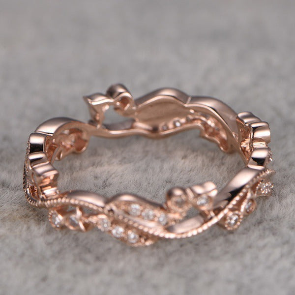 Classic Gold Ring with Timeless Appeal
