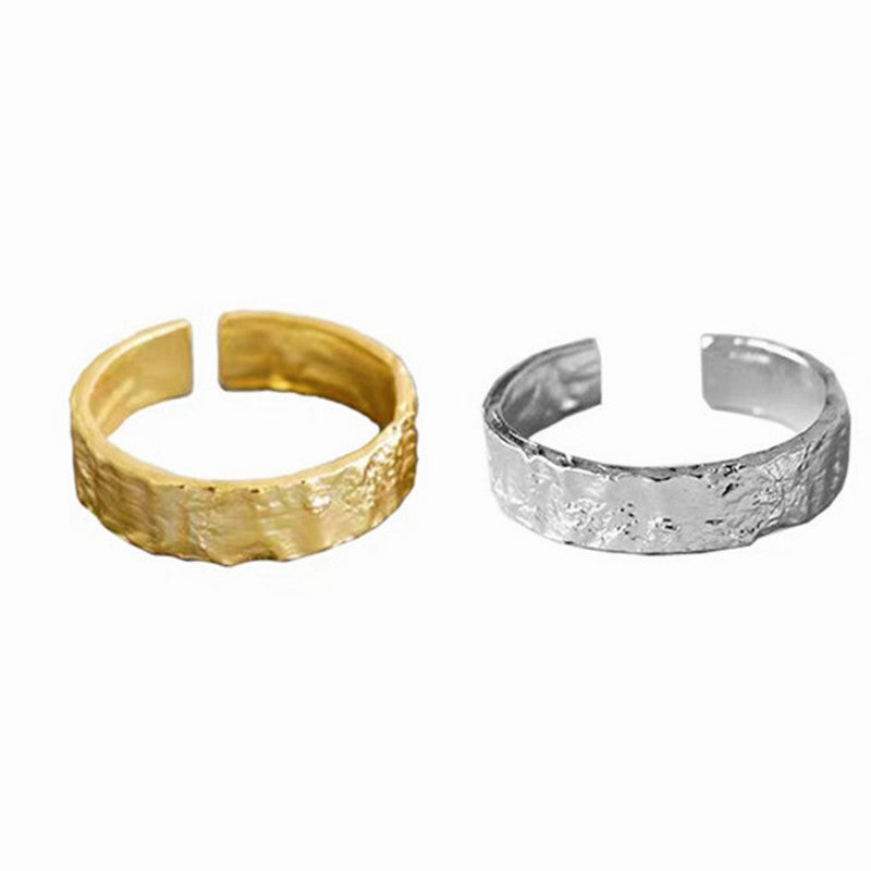 Classic Gold Ring with Timeless Appeal