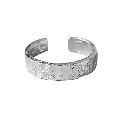 Classic Gold Ring with Timeless Appeal