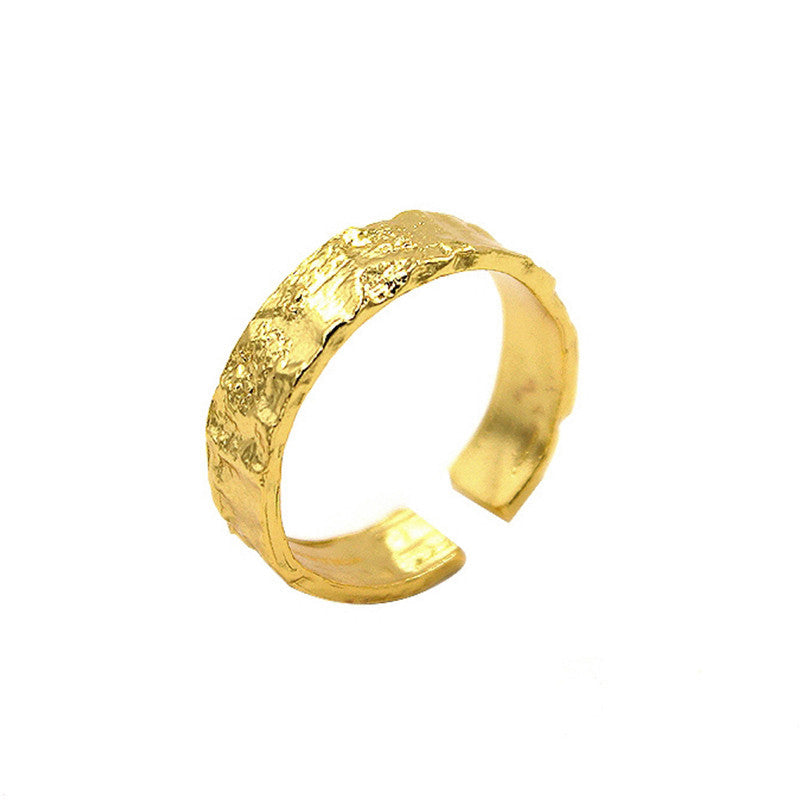 Classic Gold Ring with Timeless Appeal