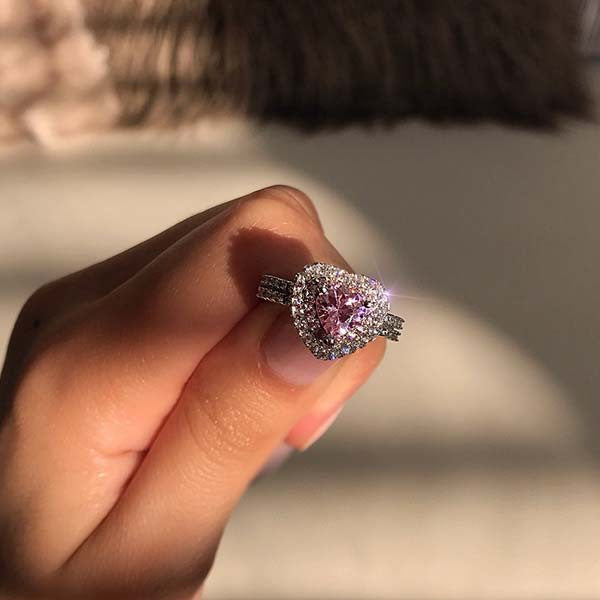 Charming Gold Ring for Any Occasion