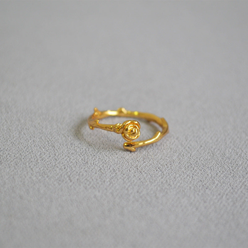 Classic Gold Ring with Timeless Appeal