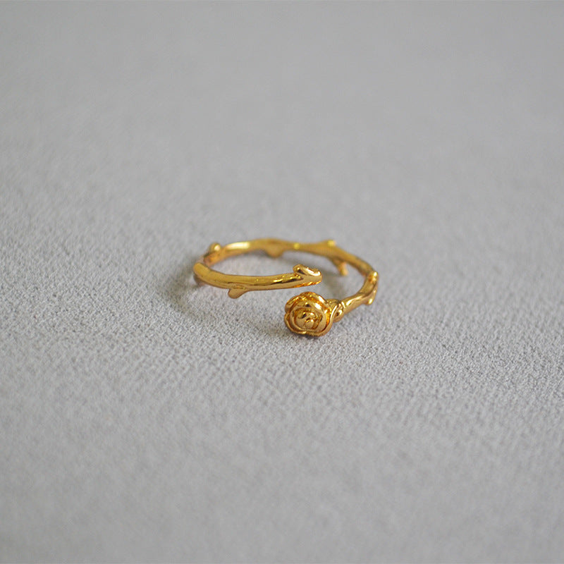 Classic Gold Ring with Timeless Appeal