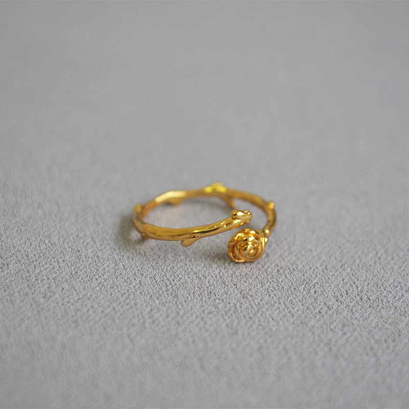 Classic Gold Ring with Timeless Appeal