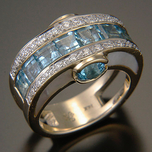 Classic Gold Ring with Timeless Appeal