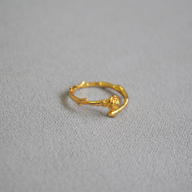 Classic Gold Ring with Timeless Appeal
