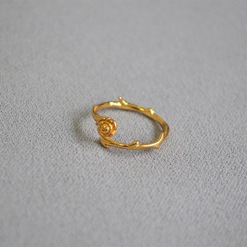 Classic Gold Ring with Timeless Appeal