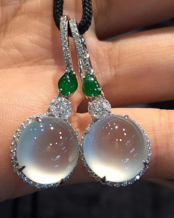 Charming Earring for Any Occasion