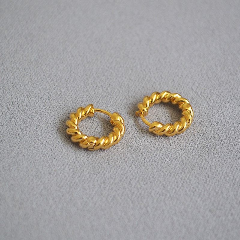 Charming Gold Earring for Any Occasion