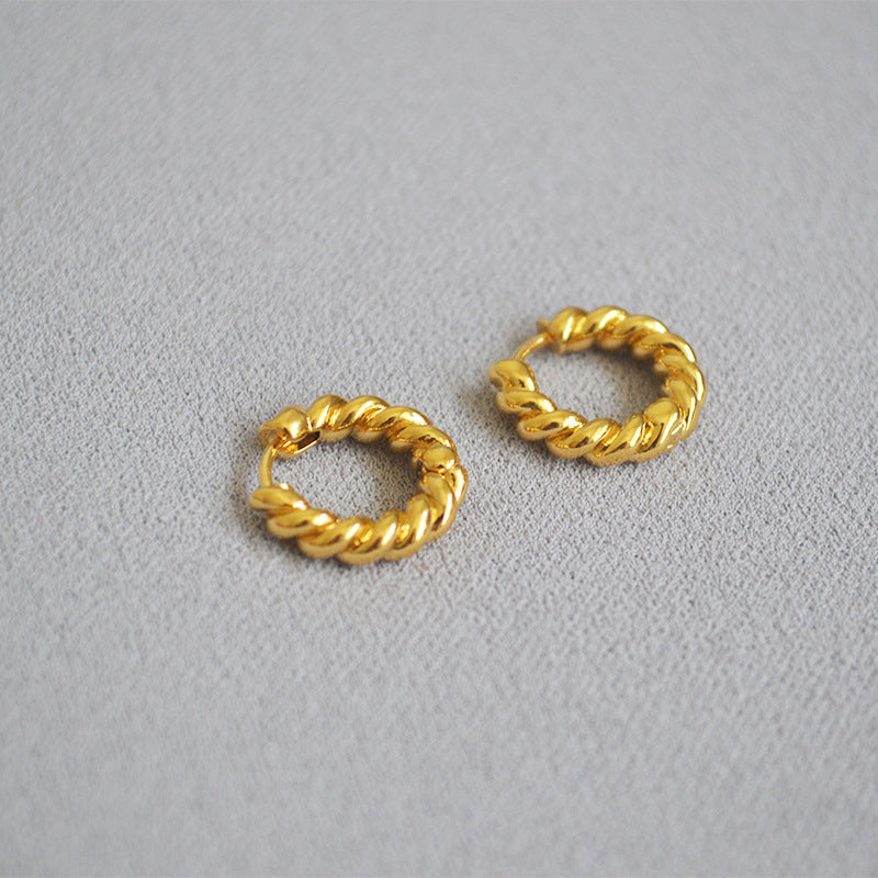Charming Gold Earring for Any Occasion