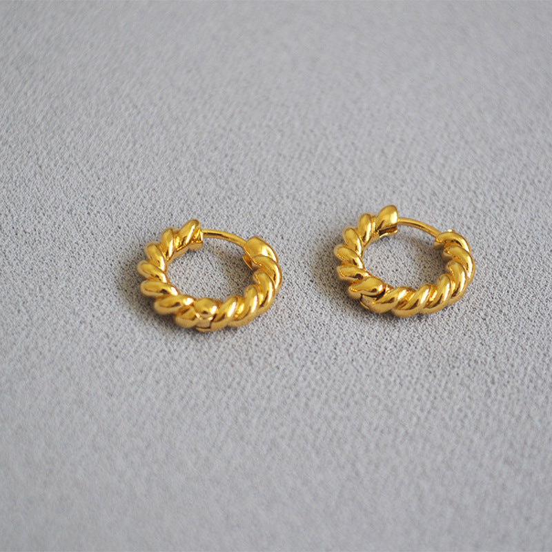 Charming Gold Earring for Any Occasion