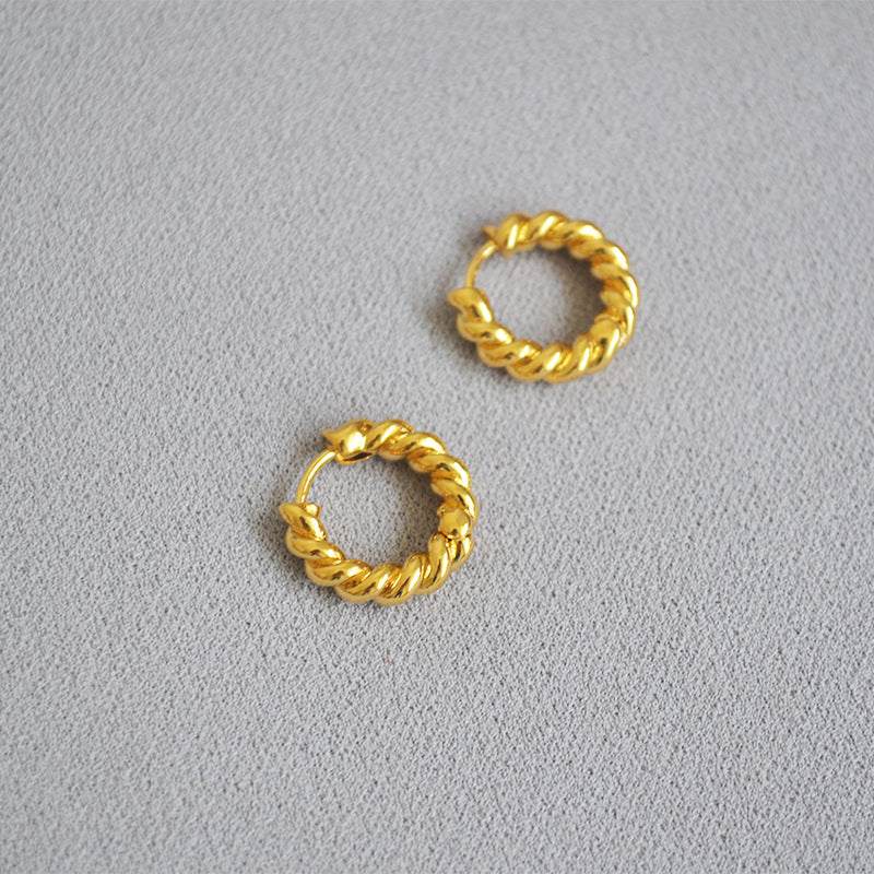 Charming Gold Earring for Any Occasion