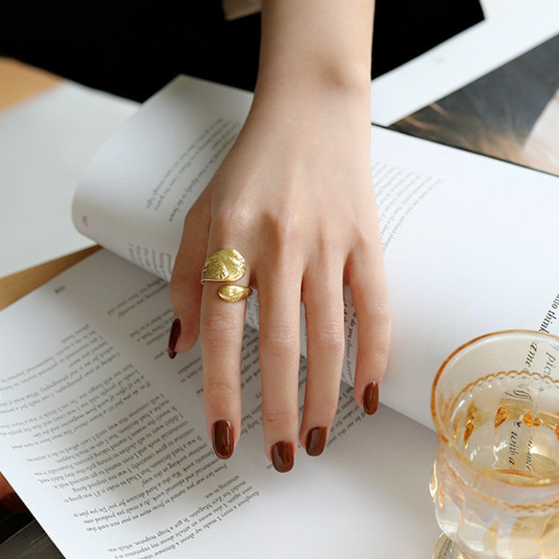 Classic Gold Ring with Timeless Appeal