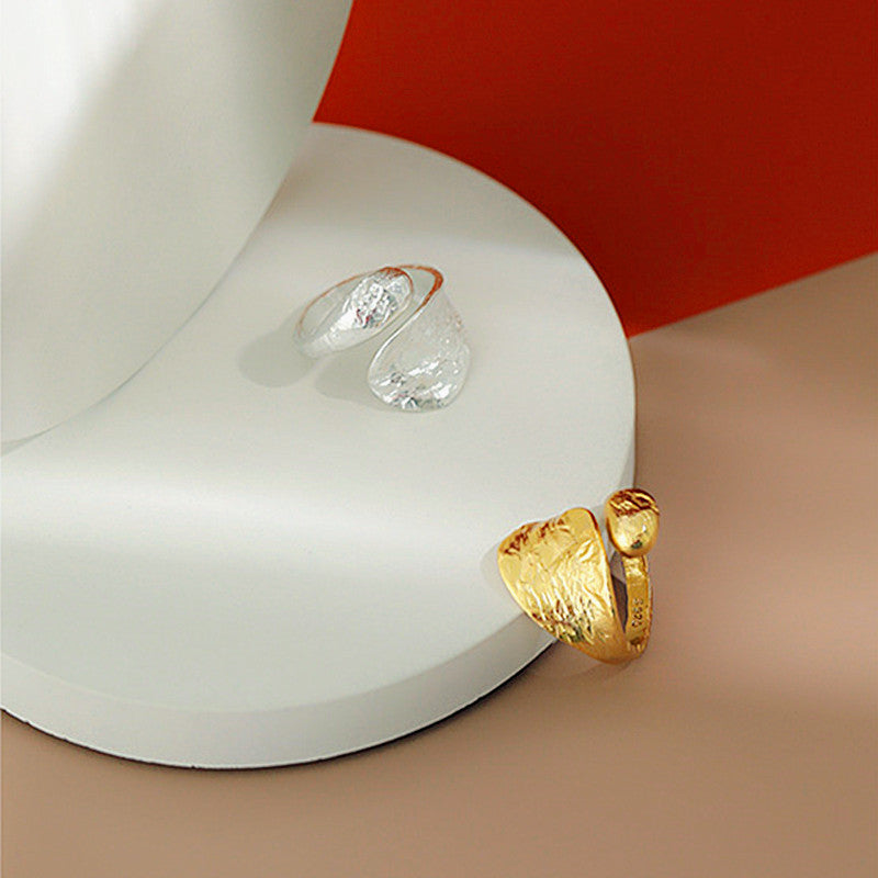 Classic Gold Ring with Timeless Appeal