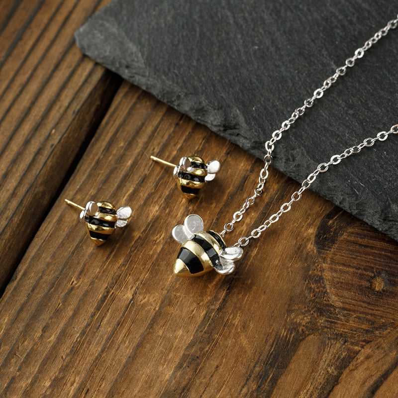 Beautiful Silver Necklace with Unique Style