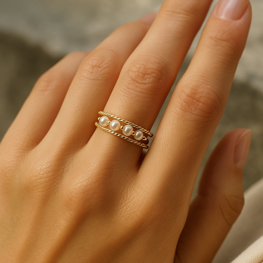 Classic Gold Ring with Timeless Appeal