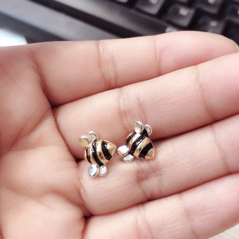 Beautiful Silver Necklace with Unique Style