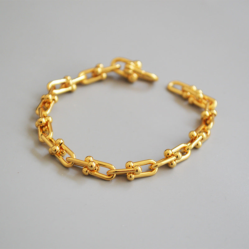 Classic Gold Bracelet with Timeless Appeal