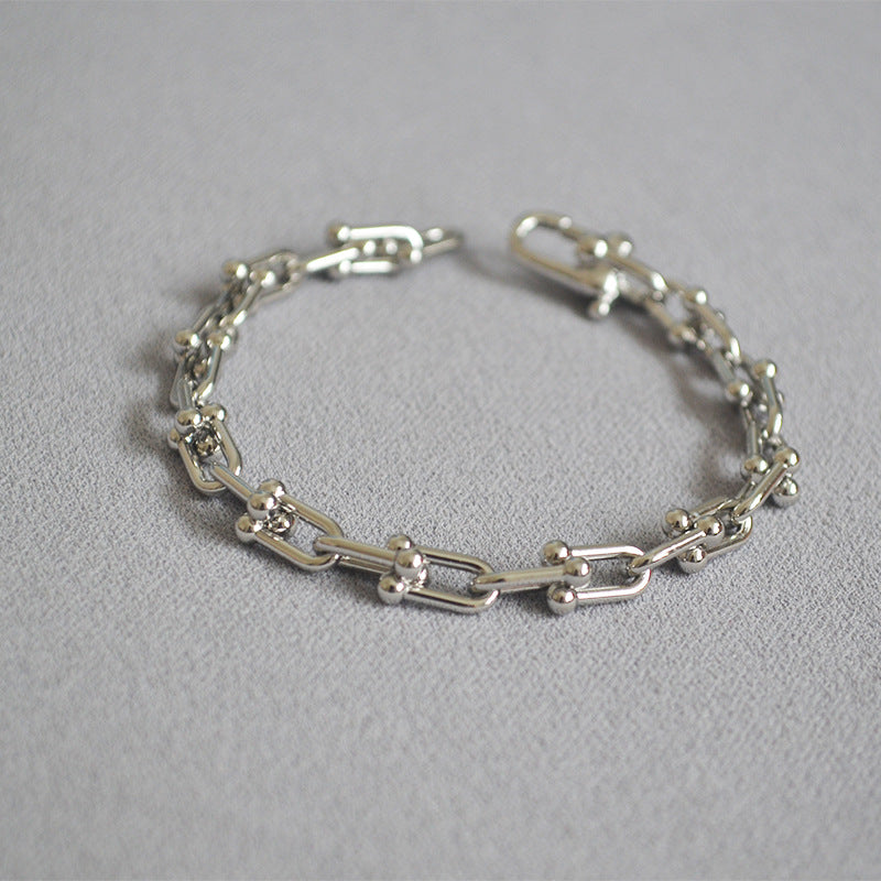 Classic Gold Bracelet with Timeless Appeal