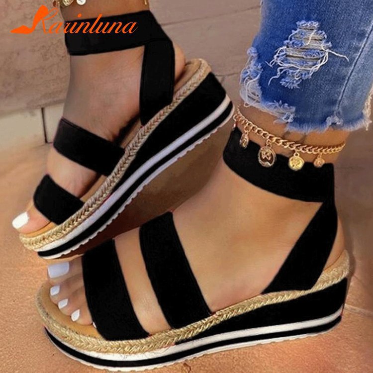 Chic Orthopedic Sandals with Unique Design