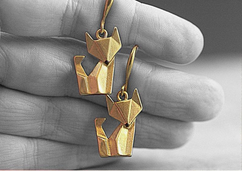 Classic Gold Earring with Timeless Appeal