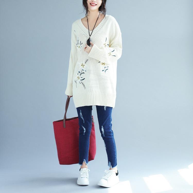 White Embroidery Knit Dresses V Neck Sweater Dress