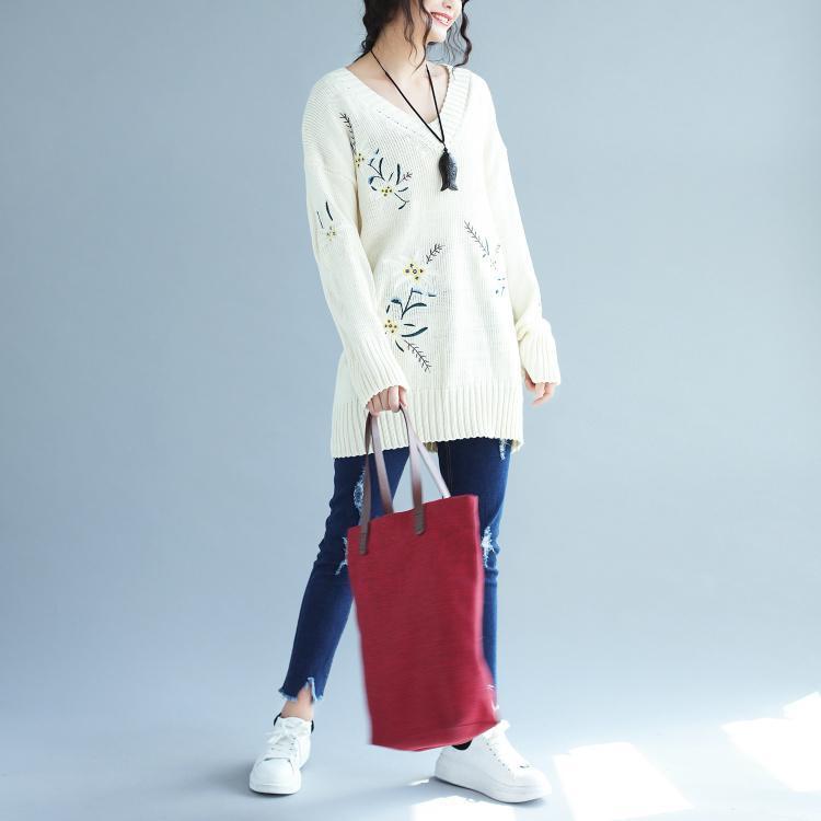 White Embroidery Knit Dresses V Neck Sweater Dress