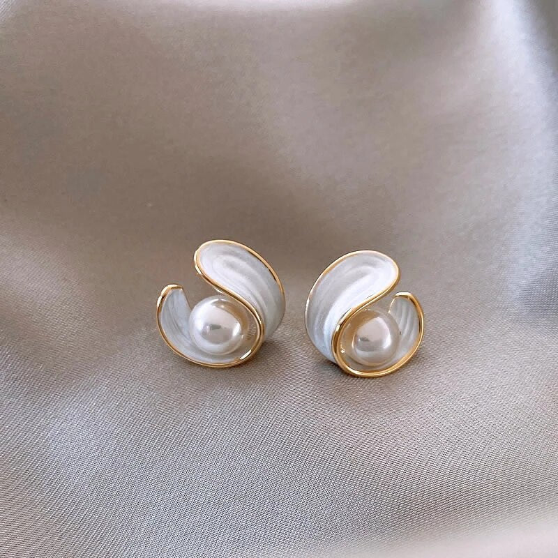Vintage Handmade Gold Earring
